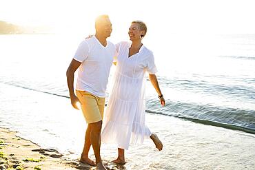 Full shot couple having fun seaside