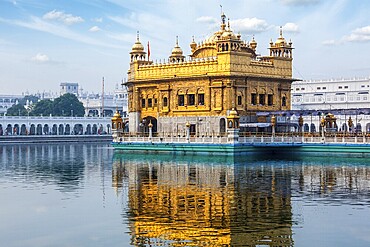 Sikh gurdwara Golden Temple (Harmandir Sahib) . Holy place of Sikihism. Amritsar, Punjab, India, Asia