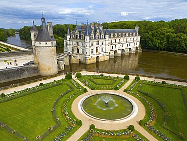 Castle and gardens with central fountain and geometric gardens by the river and under a cloudy sky, aerial view, Chenonceau Castle, Château de Chenonceau, moated castle, Chenonceaux, France, Europe