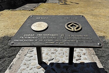 Pyramids of Teotihuacán, UNESCO World Heritage Site, Teotihuacán, State of Mexico, Mexico, Central America, Commemorative plaque for the UNESCO World Heritage Site of the pre-Hispanic city of Teotihuacán in Mexico, Puebla, Central America