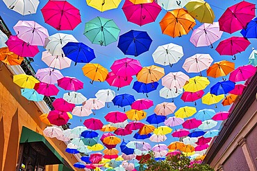 Tlaquepaque scenic streets during a peak tourist season