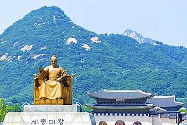 King Sae Jong Dae, engraved under statue in Korean, sitting with Gyeongbokgung Palace gate (Gwanghuamun: written in Chinese), Bugaksan mountain, tourist landmarks at city centre, Seoul, South Korea, Asia