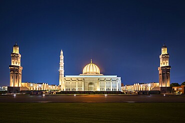 Sultan Qaboos Grand Mosque, night shot with lighting, Muscat, Oman, Asia