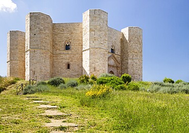 Castel del Monte castle, Hohenstaufen Emperor Frederick II, 1240 - 50, UNESCO World Heritage Site, Barletta-Andria-Trani Province, Apulia, Italy, Europe