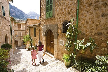 Alleyway, Fornalutx, Mallorca, Majorca, Balearic Islands, Spain, Europe