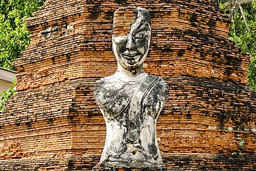 Beautiful photo of Ayutthaya Buddha Temple Ruins taken in thailand