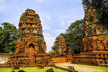 Beautiful photo of Ayutthaya Buddha Temple Ruins taken in thailand