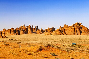Vintage Land Rover Tour in the rocky landscape of Hegra, Unesco World Heritage Site Al Ula, Kingdom of Saudi Arabia