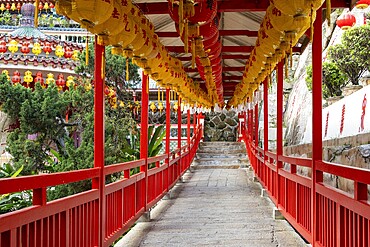 Walkway, Kek Lok Si Temple, George Town, Penang, Malaysia, Southeast Asia, Asia
