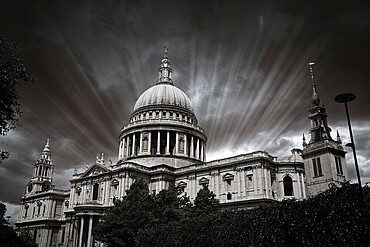 London St Paul Pauls Cathedral facade in England