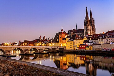View of Regensburg Cathedral and the stone bridge over the Danube in winter in Regensburg, Bavaria, Germany