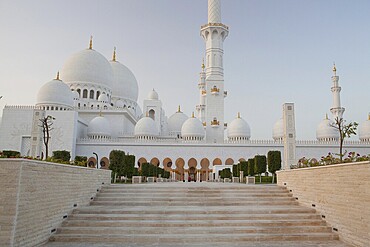 The beautiful white and gold Grand Sheikh Zayed Mosque at sunset, Abu Dhabi, United Arabic Emirates