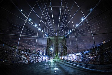 Night of the Brooklyn Bridge. Shooting Location: New York, Manhattan