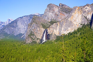 Yosemite el Capitan and Half Dome in California National Parks US