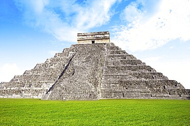 Chichen Itza pyramid El Templo Kukulcan temple in Mexico Yucatan