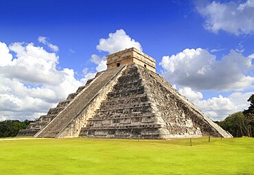 Ancient Chichen Itza Mayan Kukulcan pyramid in Mexico