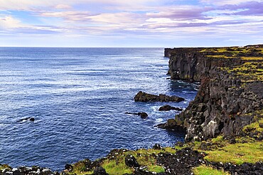 Black basalt cliffs, Svörtuloft cliffs, volcanic landscape, Skalasnagi, Öndverdarnes, Snaefellsjökull National Park, Iceland