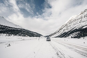 Winter road trip on the Icefields Parkway with lots of snow and ice, Banff National Park, Jasper National Park, Alberta, Canada