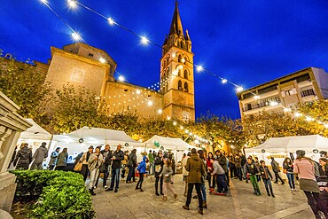 Christmas market, Parroquia de Santa Maria de Robines, Binnisalem, Balearic Islands, Spain
