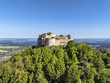 Luftbild von der hochmittelalterlichen Burgruine, Höhenburg Hohenneuffen am Albtrauf, Neuffen, Landkreis Esslingen, Schwäbische Alb, Baden-Württemberg, Deutschland
