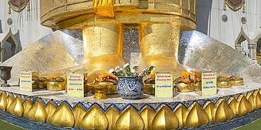 Feet of a 32 metre high standing Buddha decorated with glass mosaics and 24 carat gold, Luang Pho To or Phrasiariyametri, Wat Intharawihan, Bangkok, Thailand