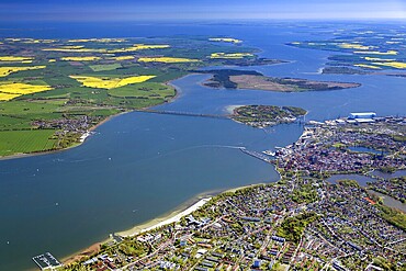 Stralsund, with the island of Rügen on the left in the background, Mecklenburg-Western Pomerania, Germany, aerial photo from a small aircraft, 27.04.2025  Stralsund, with the island of Rügen in the background, Mecklenburg-Western Pomerania, aerial photo from a small aircraft, April 27, 2025 ++ Minimum fee 50, - euro ++