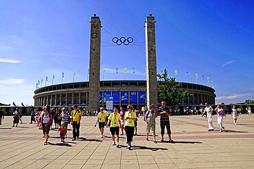 Berlin Olympic Stadium by architect Werner March 1936, reconstruction with roof construction by Gerkan, Marg and Partners 2004, Charlottenburg, Berlin, Tourists in front of the Berlin Olympic Stadium in sunny weather, Berlin, Germany