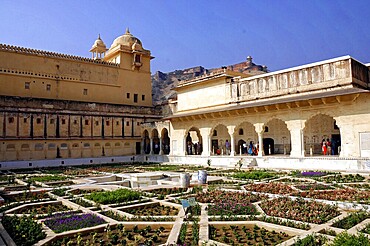 Fort Amber, Amber, near Jaipur, Rajasthan, North India, India, Asia, palace courtyard with well-tended garden area and traditional architecture in the background
