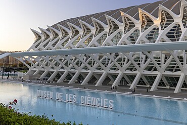 Science museum Prinz Philip, Ciutat de les Arts i les Ciències, landscaped park in the city centre, Valencia, Spain