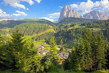 St. Cristina overlooked by Sassolungo Mountain, Gardena Valley, Bolzano Province, Trentino-Alto Adige/South Tyrol, Italian Dolomites, Italy, Europe