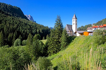 Church, Fassa Valley, Trento Province, Trentino-Alto Adige/South Tyrol, Italian Dolomites, Italy, Europe