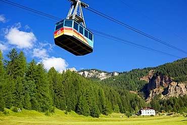 Cable car, Vigo di Fassa, Fassa Valley, Trento Province, Trentino-Alto Adige/South Tyrol, Italian Dolomites, Italy, Europe