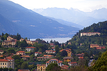 Town of Bellagio and mountains, Lake Como, Lombardy, Italian Lakes, Italy, Europe