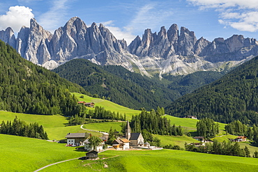 View of Church and mountain backdrop, Val di Funes, Bolzano Province, Trentino-Alto Adige/South Tyrol, Italian Dolomites, Italy, Europe