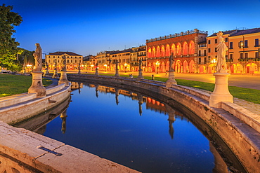 View of statues in Prato della Valle at dusk and Loggia Amulea visible in background, Padua, Veneto, Italy, Europe