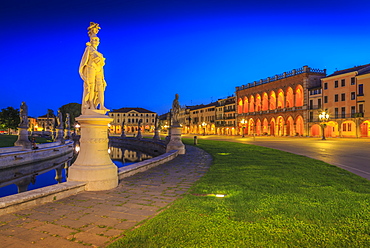 View of statues in Prato della Valle at dusk and Loggia Amulea visible in background, Padua, Veneto, Italy, Europe