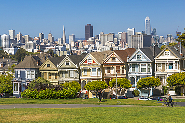 View of Painted Ladies, Victorian wooden houses, Alamo Square, San Francisco, California, United States of America, North America