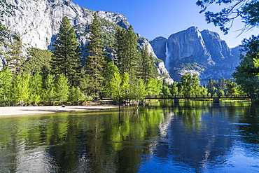 View of Cooks Meadow and Upper Yosemite Falls, Yosemite National Park, UNESCO World Heritage Site, California, United States of America, North America