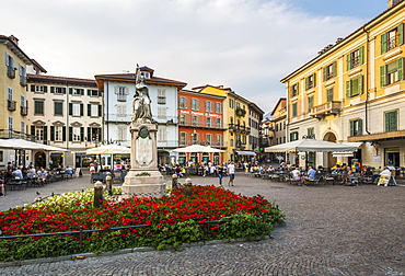 Al Fresco restaurants in Piazza Daniele Ranzoni at dusk, Intra, Verbania, Province of Verbano-Cusio-Ossola, Lake Maggiore, Italian Lakes, Italy, Europe