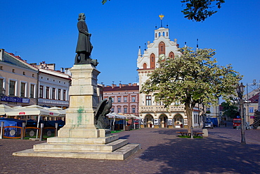 City Hall and statue, Market Square, Old Town, Rzeszow, Poland, Europe