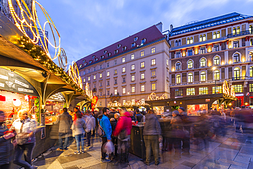 View of Stephanplatz Christmas Market at dusk, Vienna, Austria, Europe