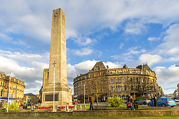 View of Cenotaph on Parliament Street at Christmas, Harrogate, North Yorkshire, England, United Kingdom, Europe
