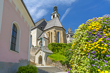 View of Liebfrauenkirche on summer's day, Kitzbuhel, Austrian Tyrol, Austria, Europe