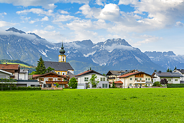 View of Pfarramt Soll Church and mountains in background, Soll, Solllandl, Tyrol, Austria, Europe