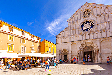View of busy restaurant and Cathedral of St. Anastasia, Zadar, Zadar county, Dalmatia region, Croatia, Europe