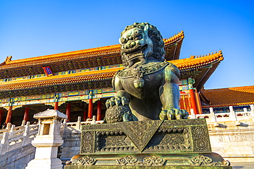 Dragon sculpture in the Forbidden City at sunset, UNESCO World Heritage Site, Xicheng, Beijing, People's Republic of China, Asia