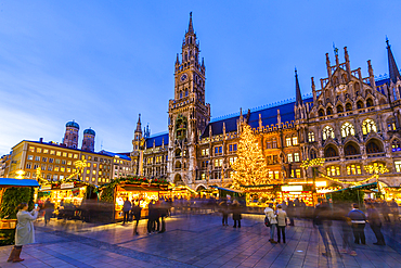 View of Christmas Market in Marienplatz and New Town Hall at dusk, Munich, Bavaria, Germany, Europe