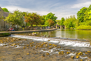 View of bridge spanning River Wye, Bakewell, Derbyshire Dales, Derbyshire, England, United Kingdom, Europe