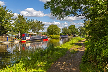 View of canal at Shardlow on a sunny day, South Derbyshire, Derbyshire, England, United Kingdom, Europe