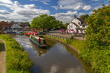 View of canal at Shardlow on a sunny day, South Derbyshire, Derbyshire, England, United Kingdom, Europe